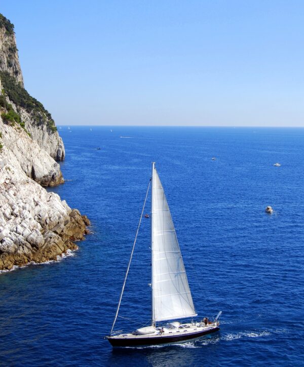 sail-boat-943654_1920-600×725